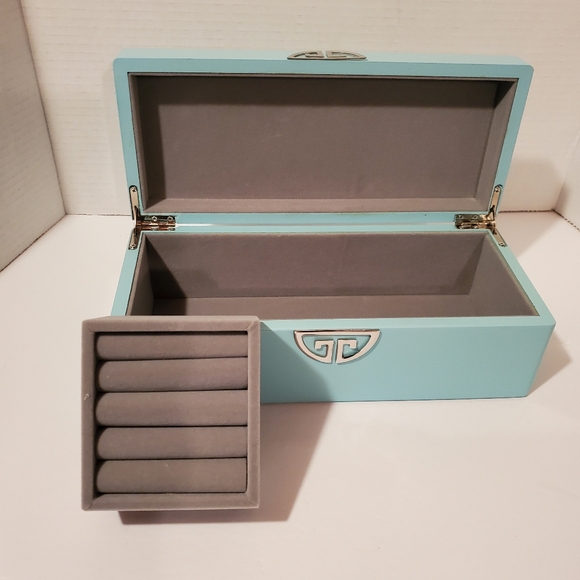 Avon Trinket Box in Robin's Egg Blue - Picture 3 of 7